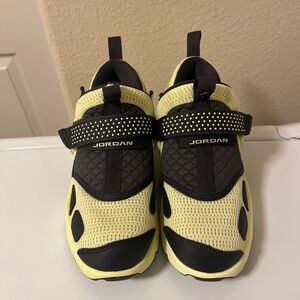 NEW Jordan Trunner LX Women's Sneakers HQ2164-302 Size 5
